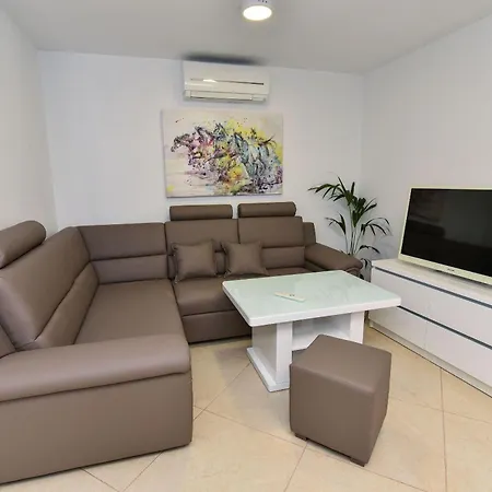 Villa-sana Villa *