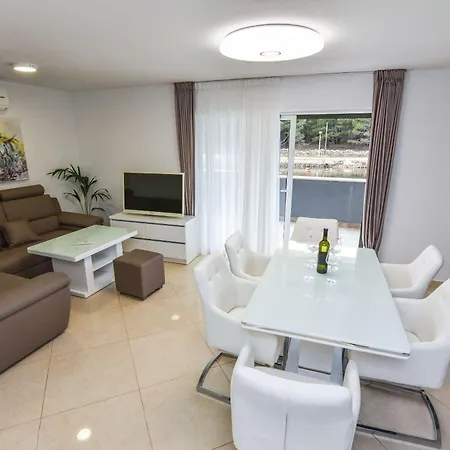 Villa-sana Villa *