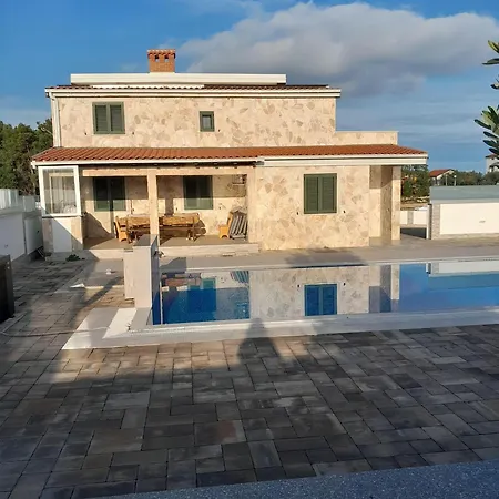 Villa Villa-sana Vir